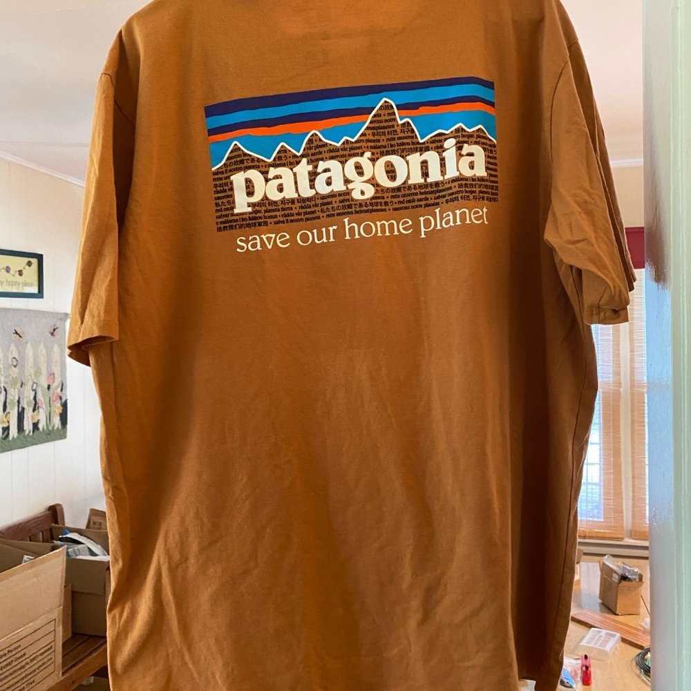 Patagonia Mens P-6 Mission / Size L / NWT / 100% organic cotton